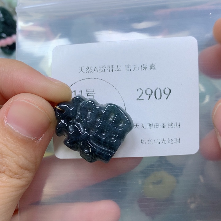 翡翠挂件未镶嵌翡翠