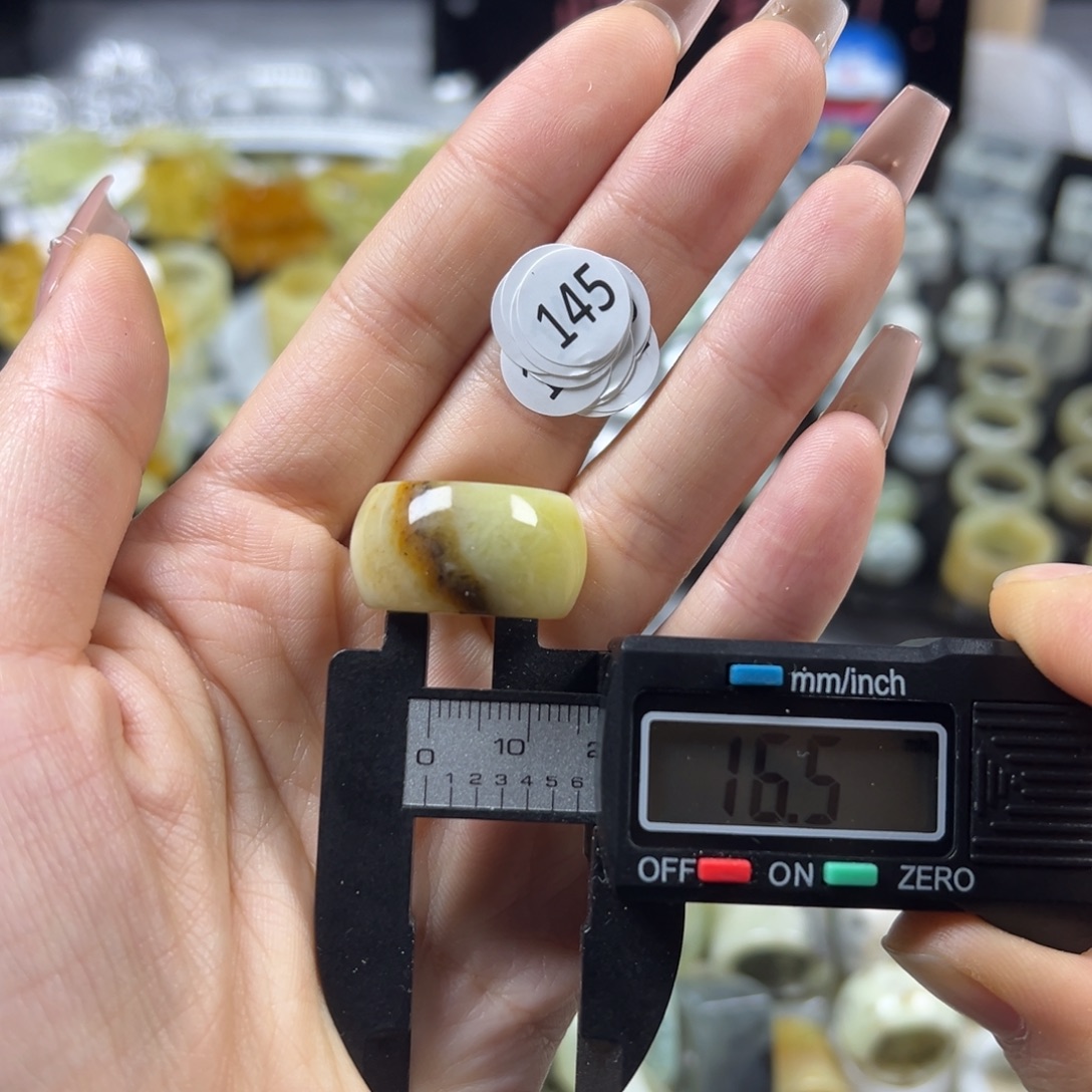 蛇纹石玉未镶嵌戒指