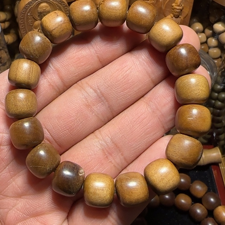 檀香木老山檀香11×12瑕疵