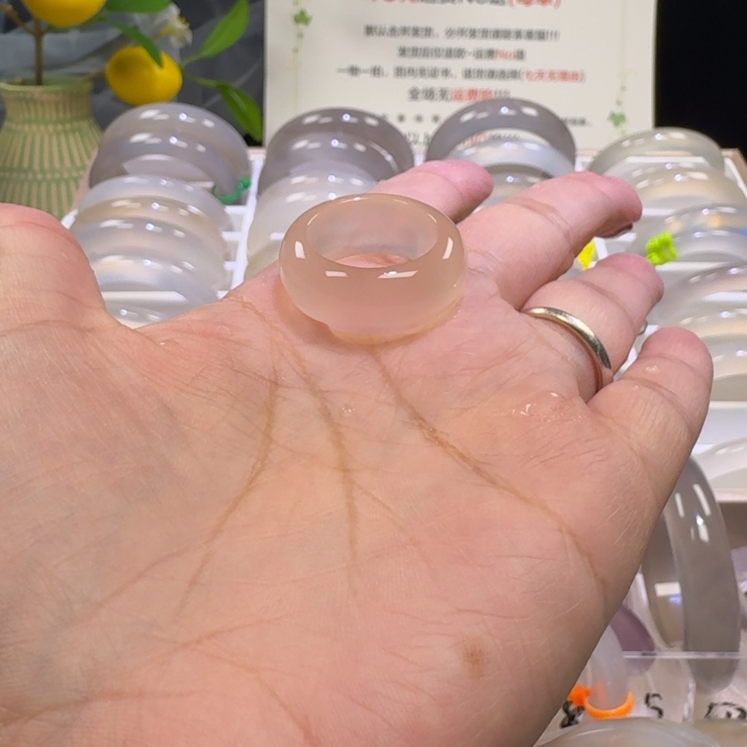 玛瑙/玉髓手镯合金L****?