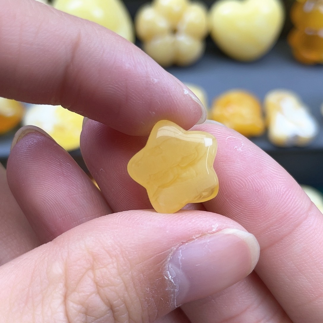 琥珀裸石未镶嵌蜜蜡