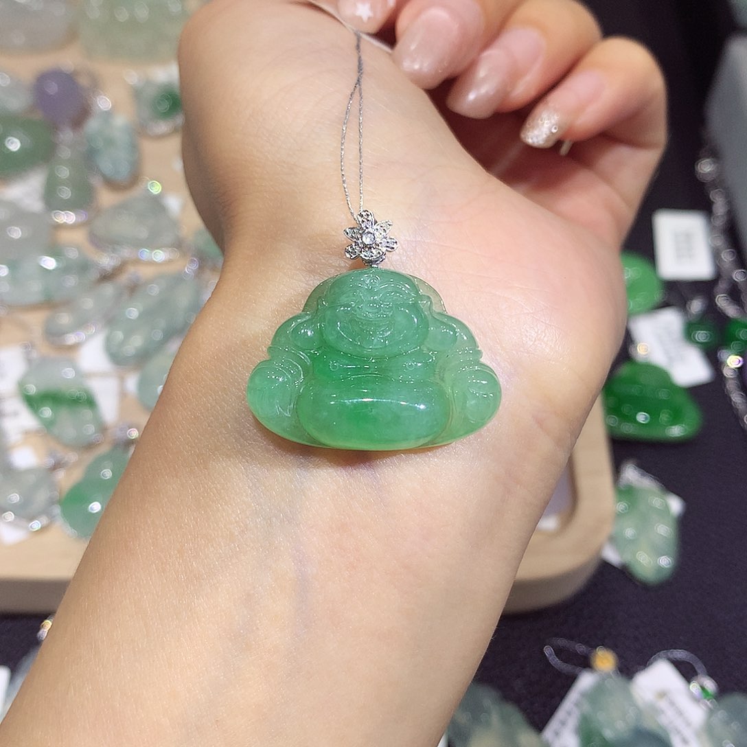 翡翠18K金镶嵌颈饰佛