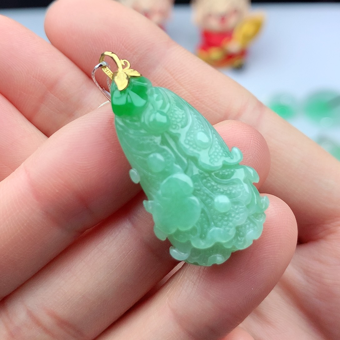 翡翠颈饰18K金镶嵌翡翠