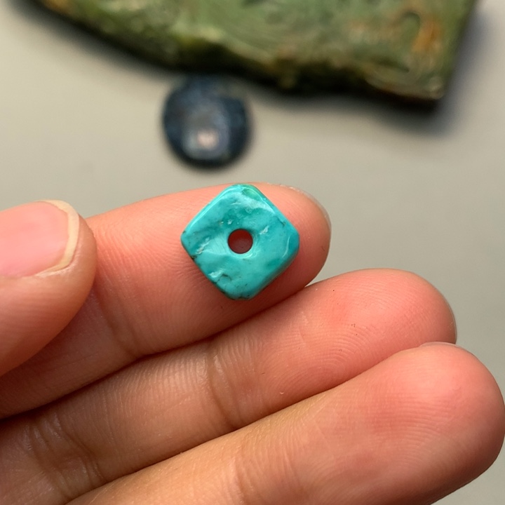 绿松石颈饰未镶嵌