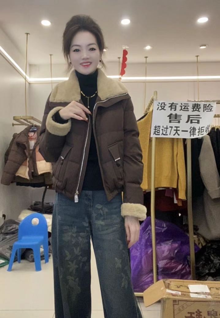 2025新款娃娃领减龄保暖羽绒服