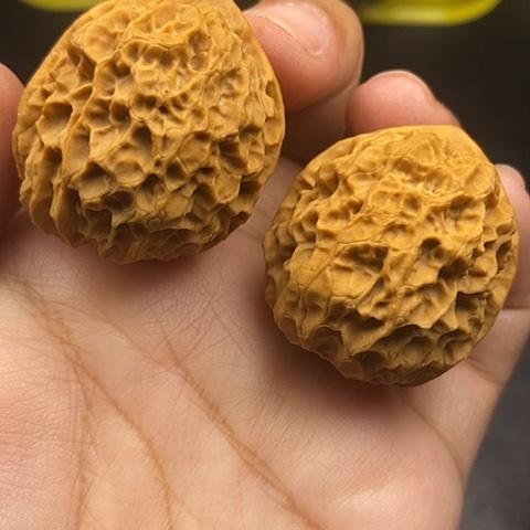 文玩核桃把件38尺绣球