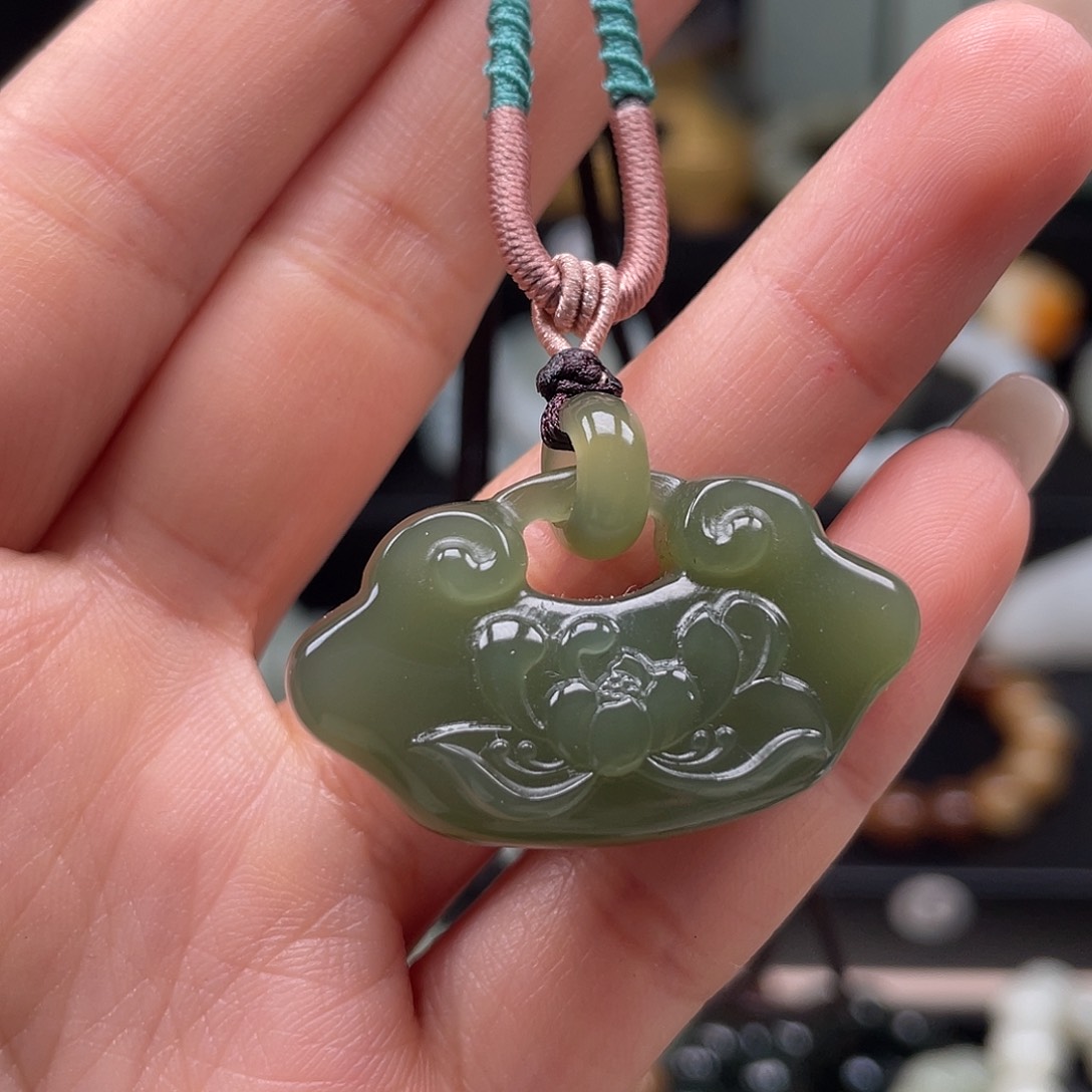 和田玉吊坠(赠链)未镶嵌