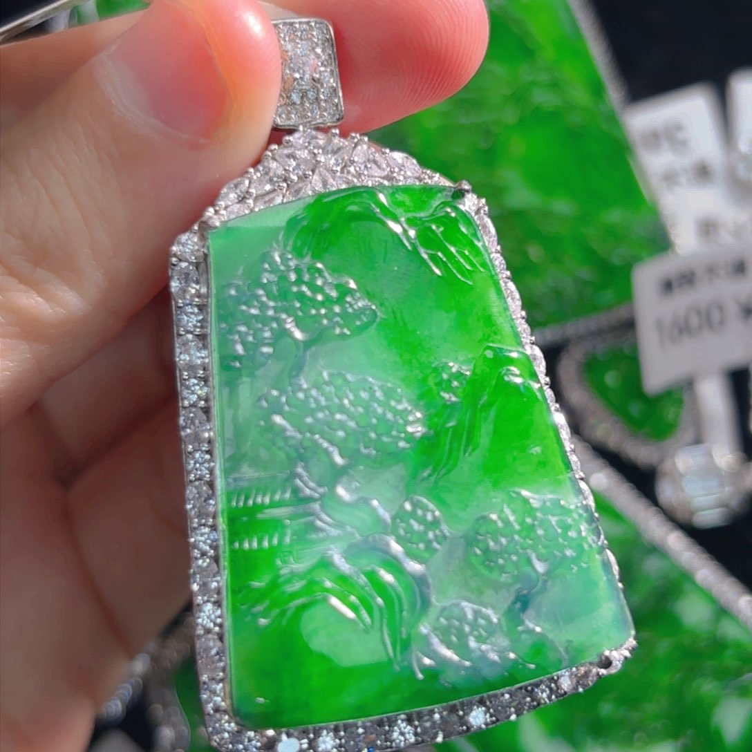 翡翠颈饰银S925镶嵌山水牌