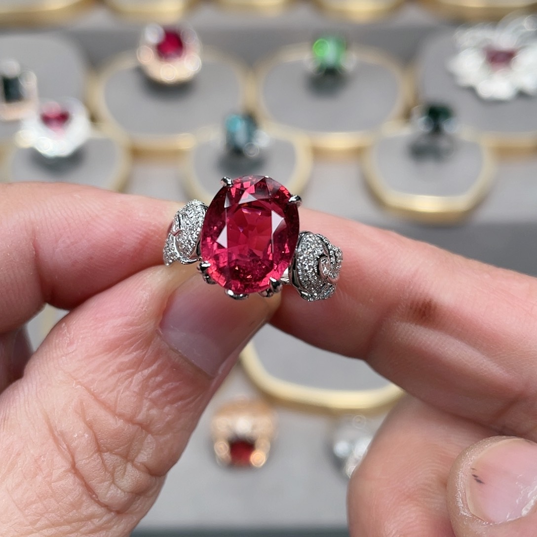 碧玺戒指18K金镶嵌6.78ct