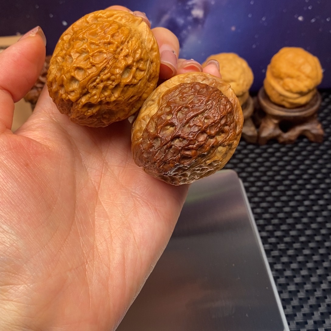 文玩核桃把件七彩铁锈球