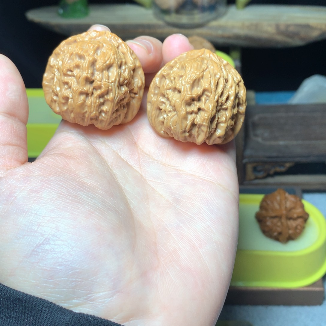 文玩核桃把件少**土白狮子