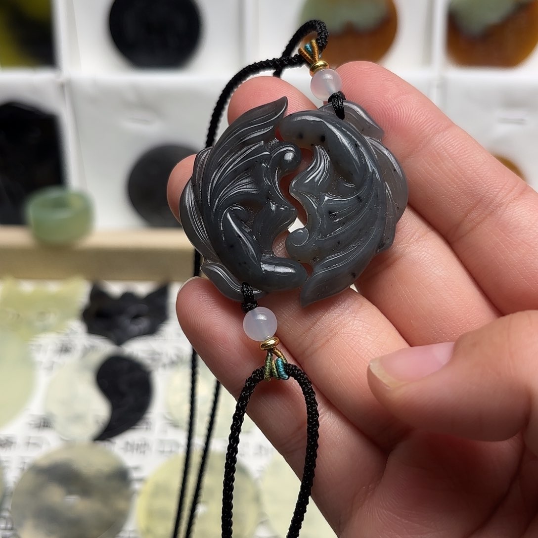 蛇纹石玉颈饰未镶嵌