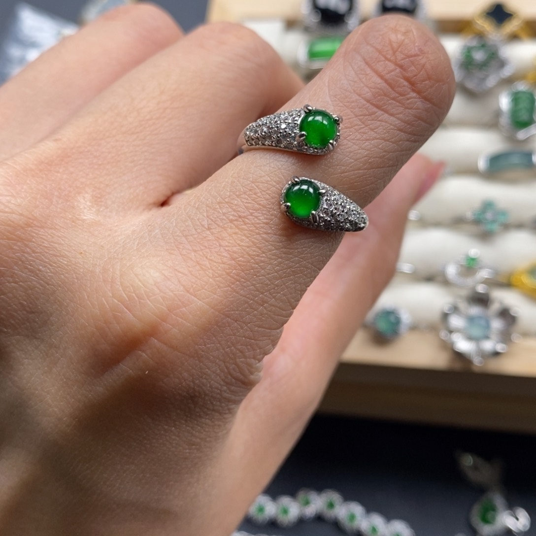 翡翠颈饰未镶嵌翡翠