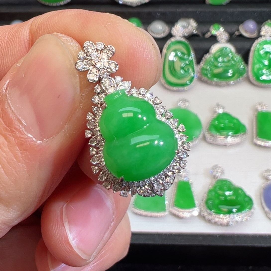 翡翠吊坠(不含链)18K金镶嵌