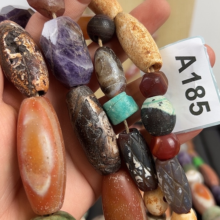 辫***）玛瑙/玉髓颈饰未镶嵌