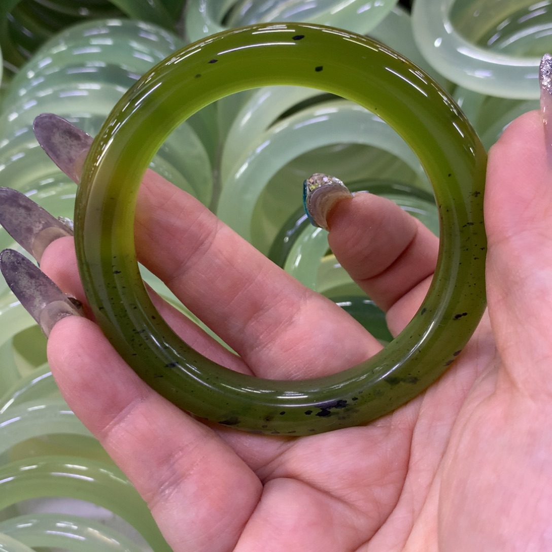 蛇纹石玉未镶嵌手镯