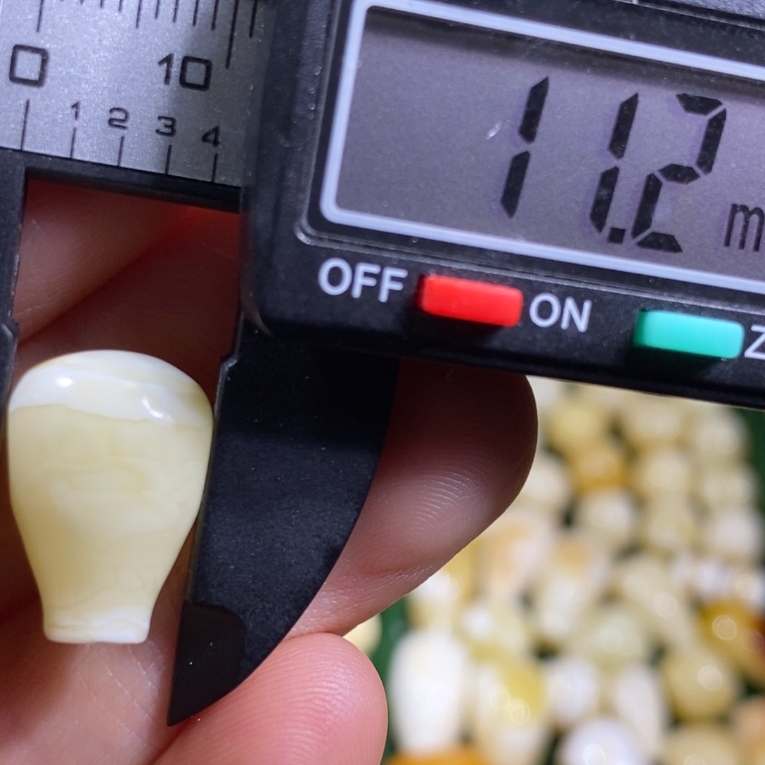 蜜蜡未镶嵌裸石配饰