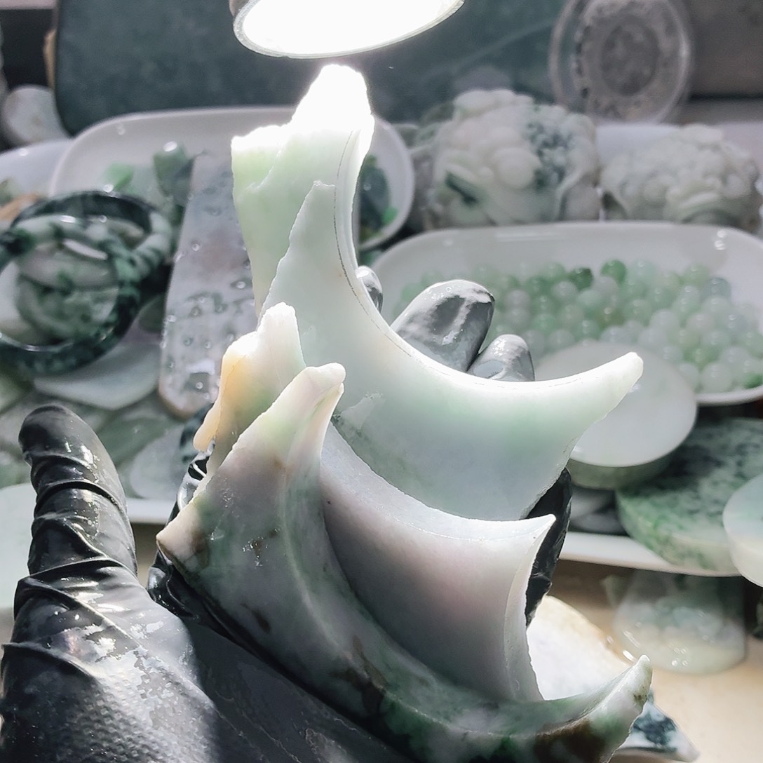 翡翠未镶嵌颈饰边角料