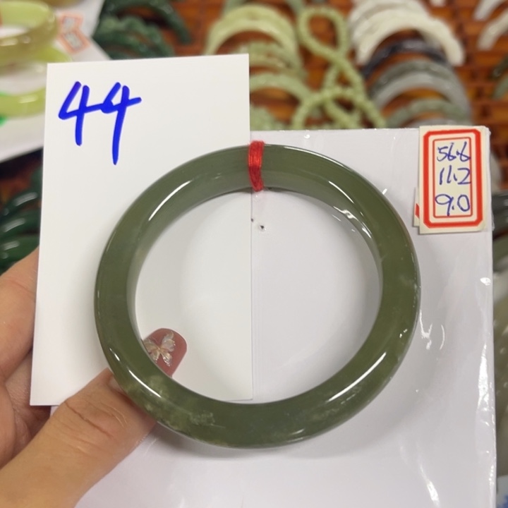 *****和田玉未镶嵌手镯