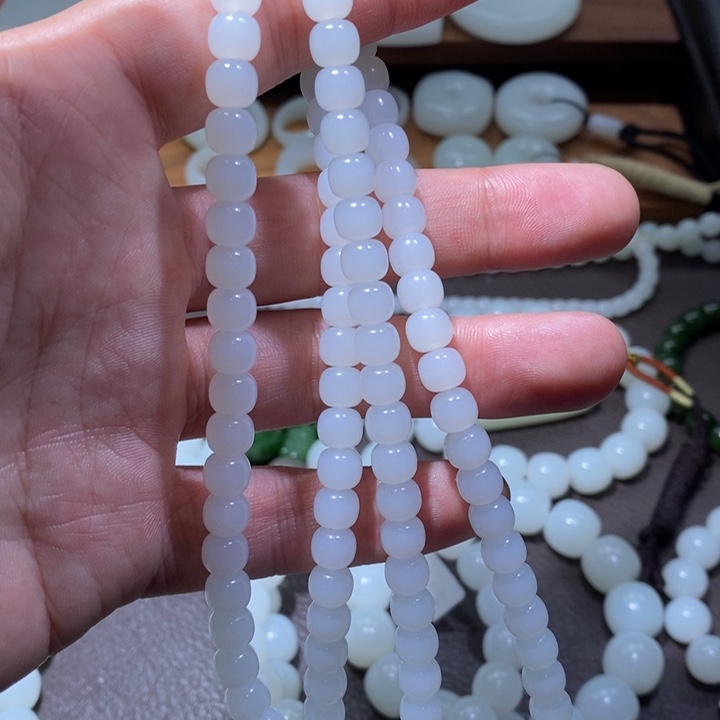 小***龙和田玉（糖玉）未镶嵌手链