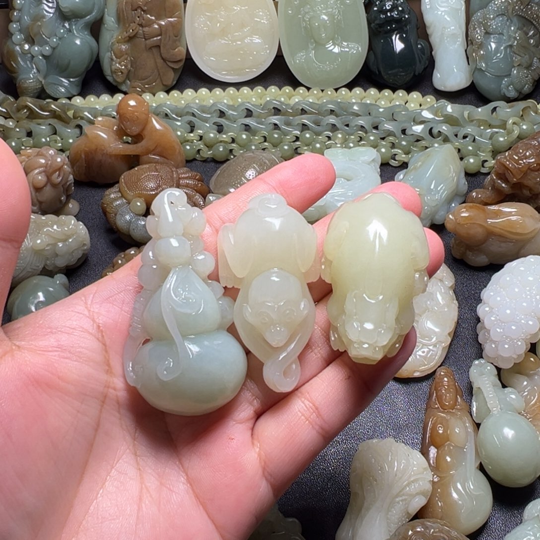 止***水和田玉未镶嵌颈饰