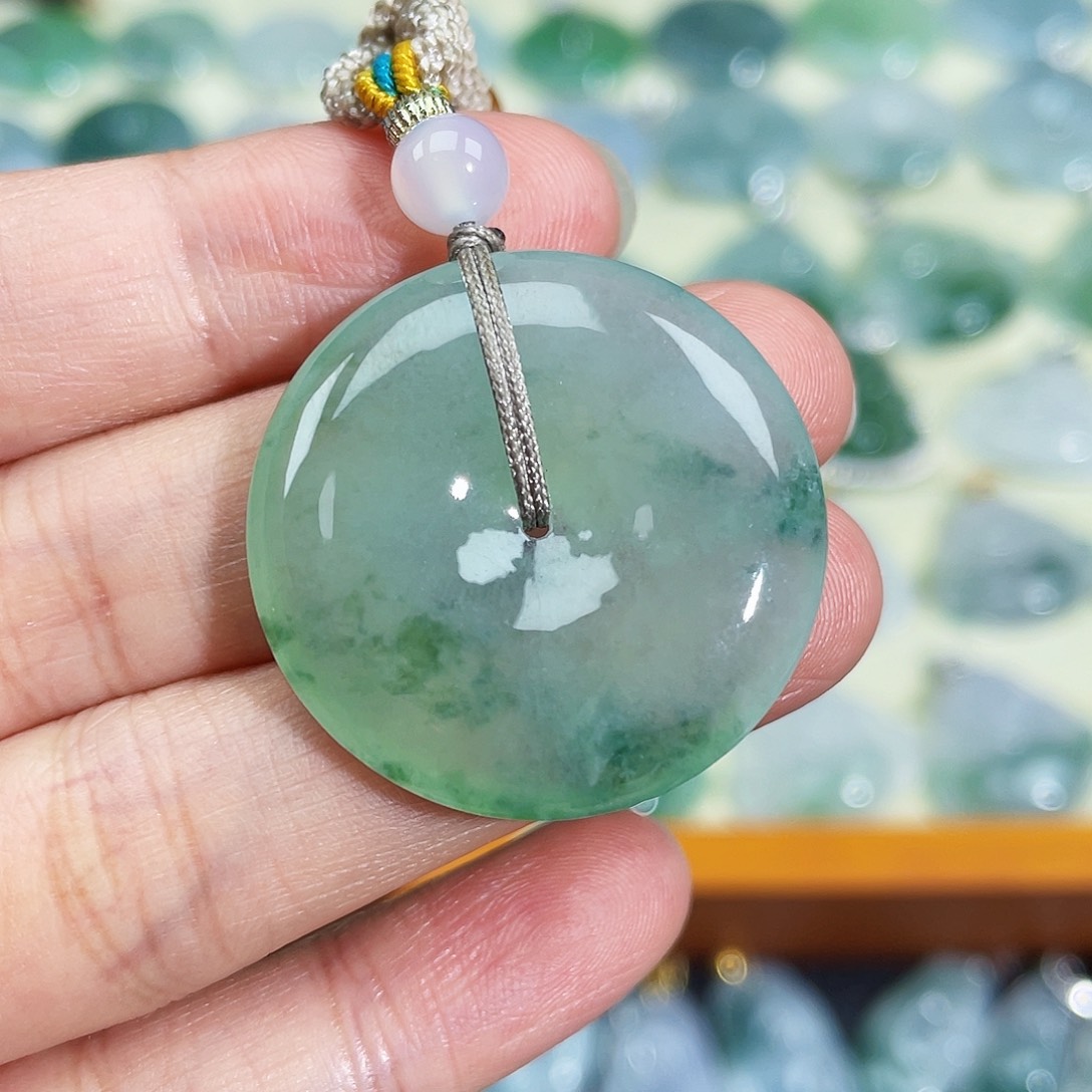 翡翠颈饰未镶嵌吊坠