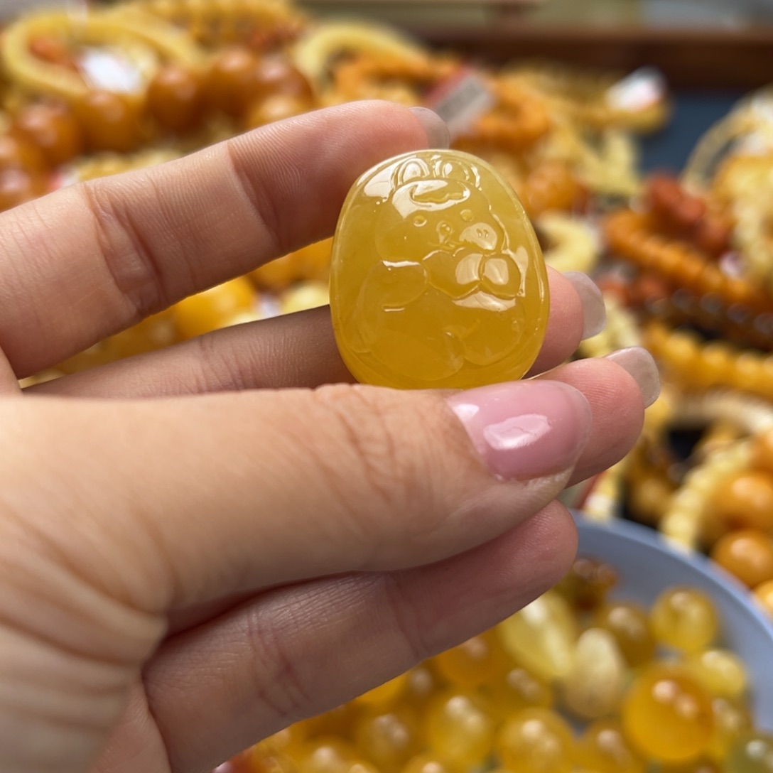 未镶嵌琥珀珠宝奇石