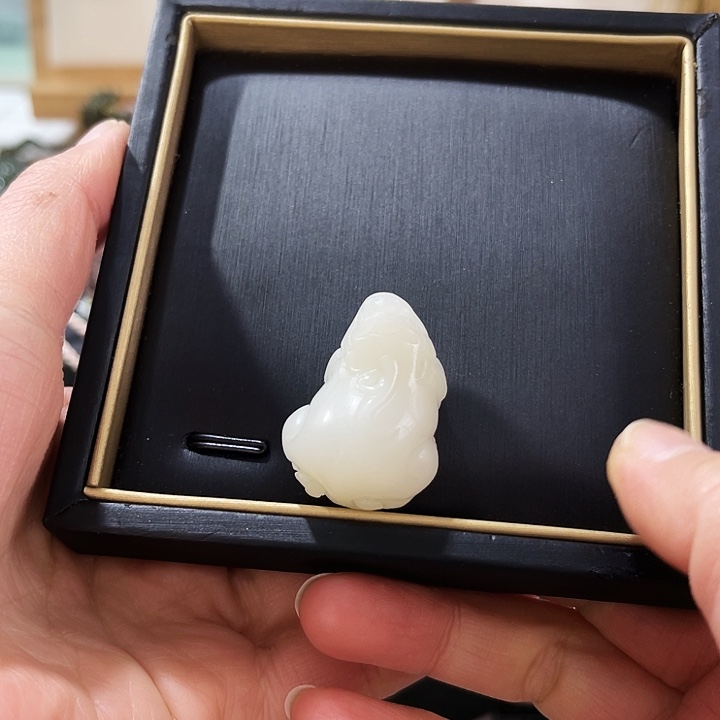 大***m和田玉未镶嵌颈饰