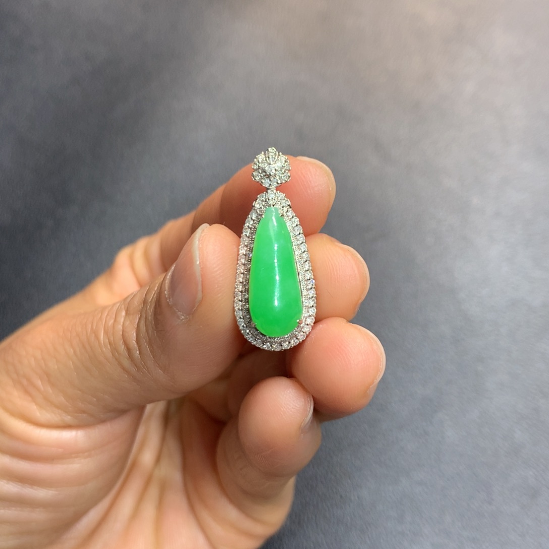 翡翠吊坠(不含链)18K金镶嵌