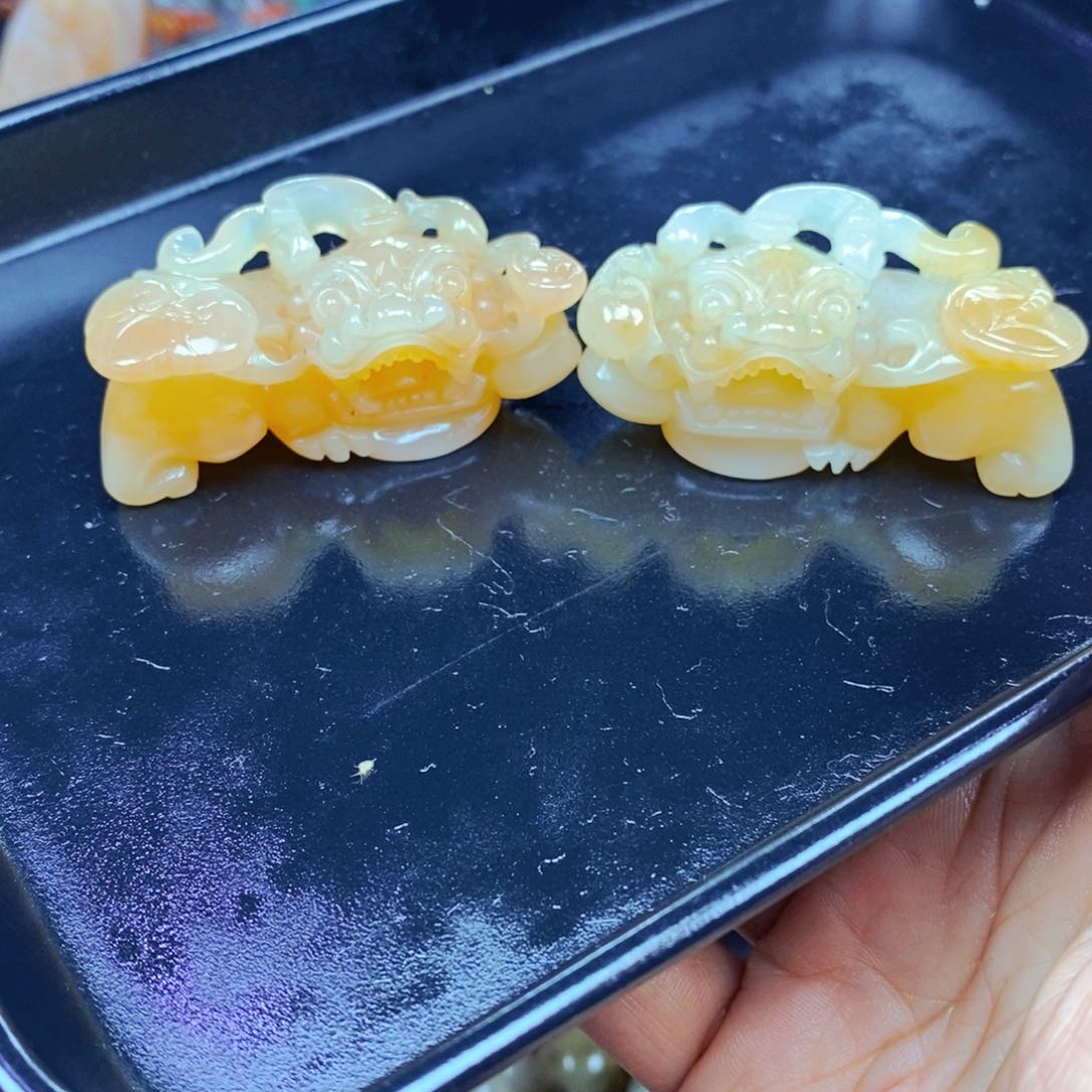 石英质玉（黄龙玉）未镶嵌颈饰