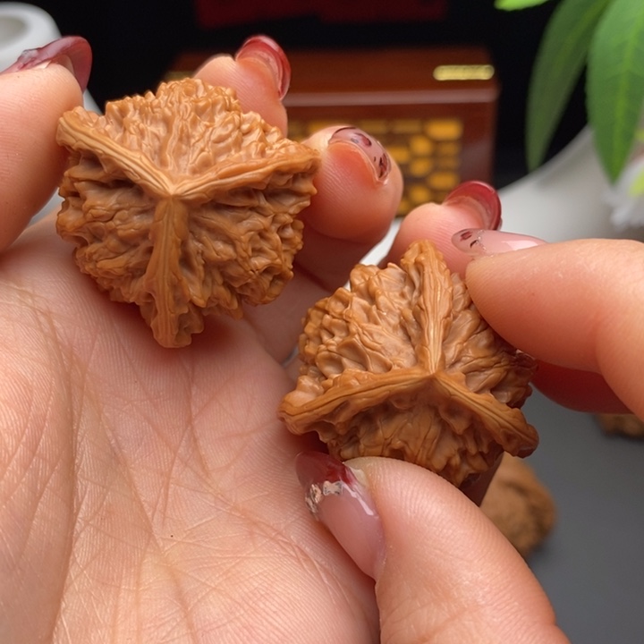文玩核桃把件三棱