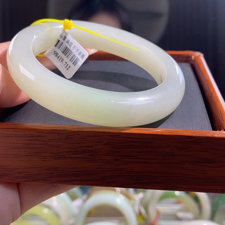 和田玉手镯未镶嵌翠青5859