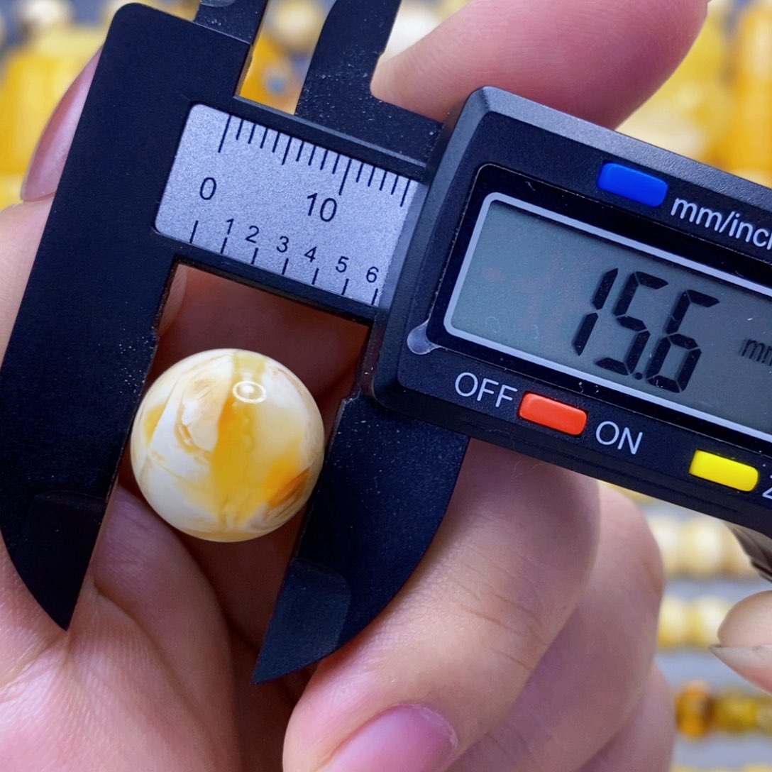 未镶嵌琥珀珠宝奇石