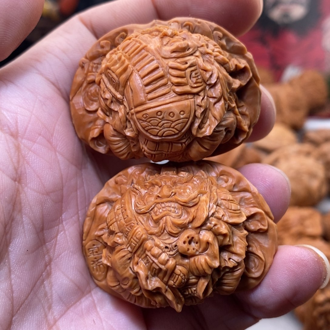 文玩核桃把件纯手工雕刻四大天王