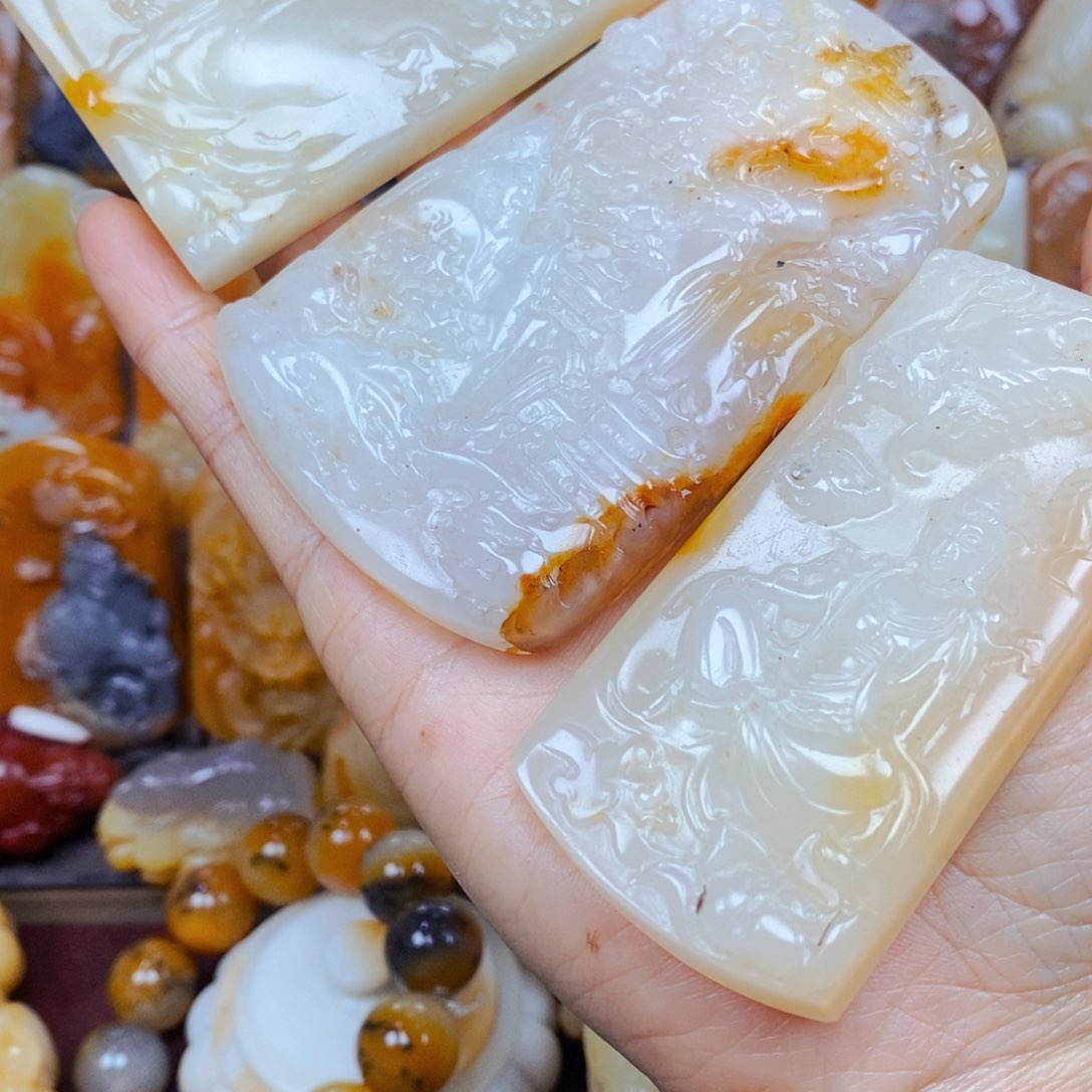 石英质玉（黄龙玉）颈饰未镶嵌