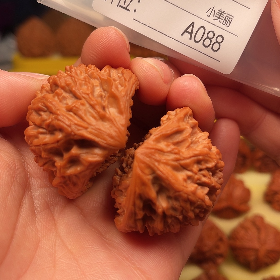 辽***哥吊坠桃核蛇头蛇头