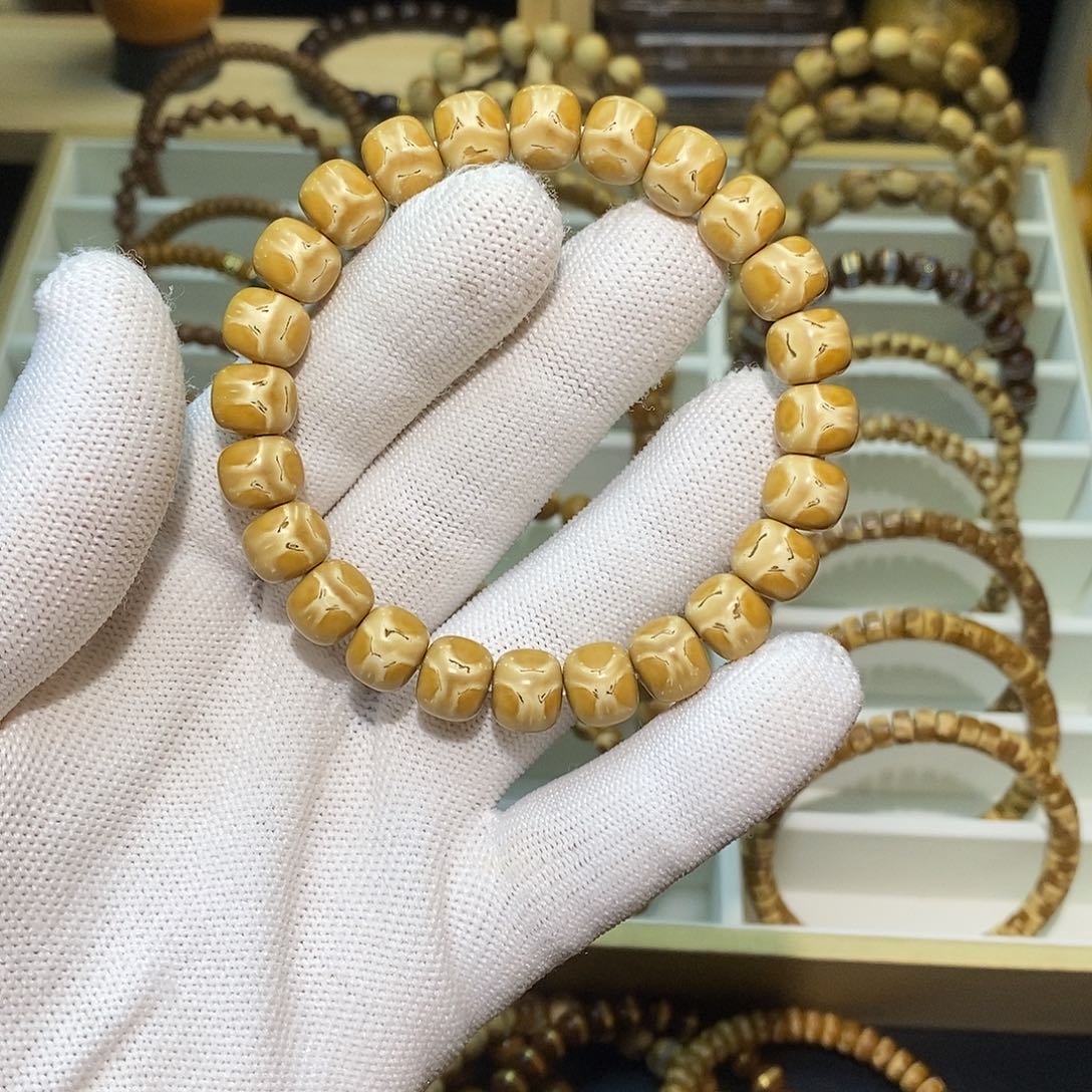 W***.紫金鼠手串10.1鬼脸大奔