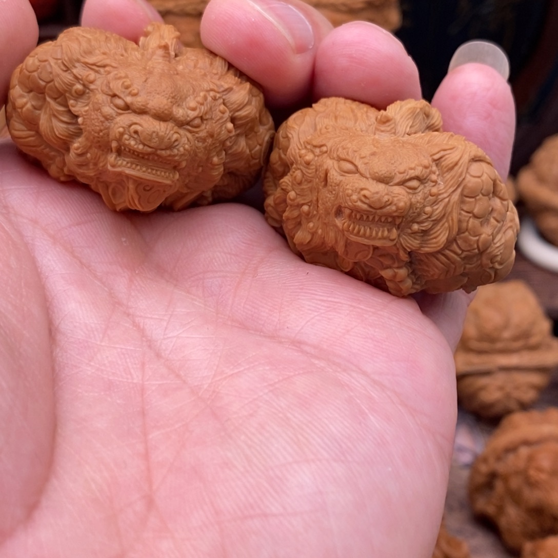 核桃手串/手链A****。天禄貔貅