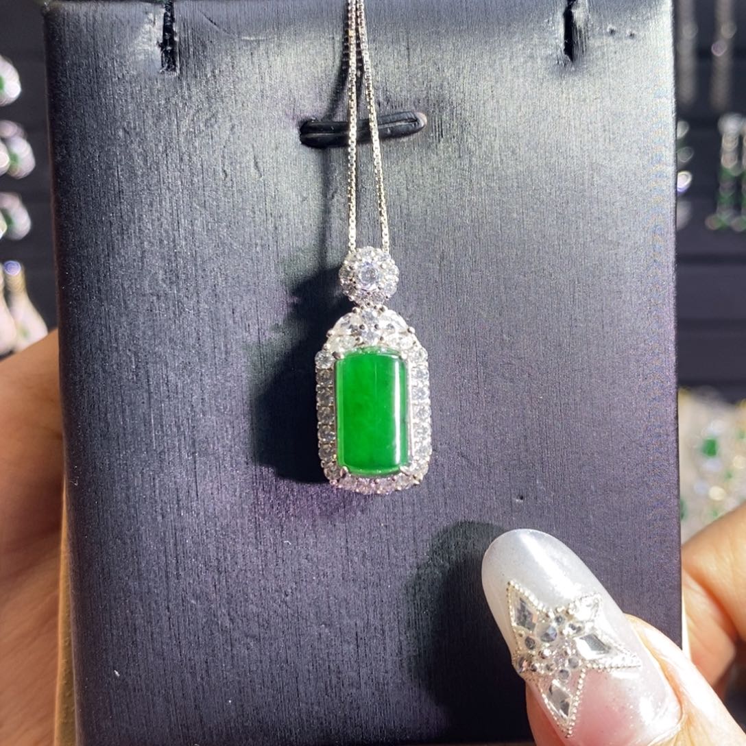 翡翠银S925镶嵌颈饰无事牌项链