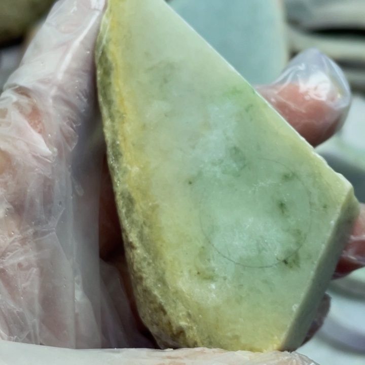 翡翠吊坠(不含链)未镶嵌天然翡翠边角料