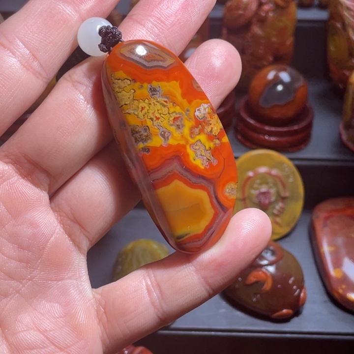 玛瑙/玉髓挂件未镶嵌木***室
