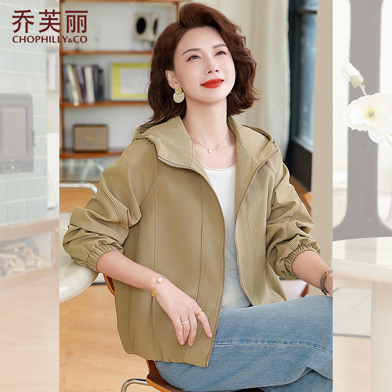洋气妈妈秋装休闲外套2025新款大码宽松中老年女春秋连帽夹克上衣