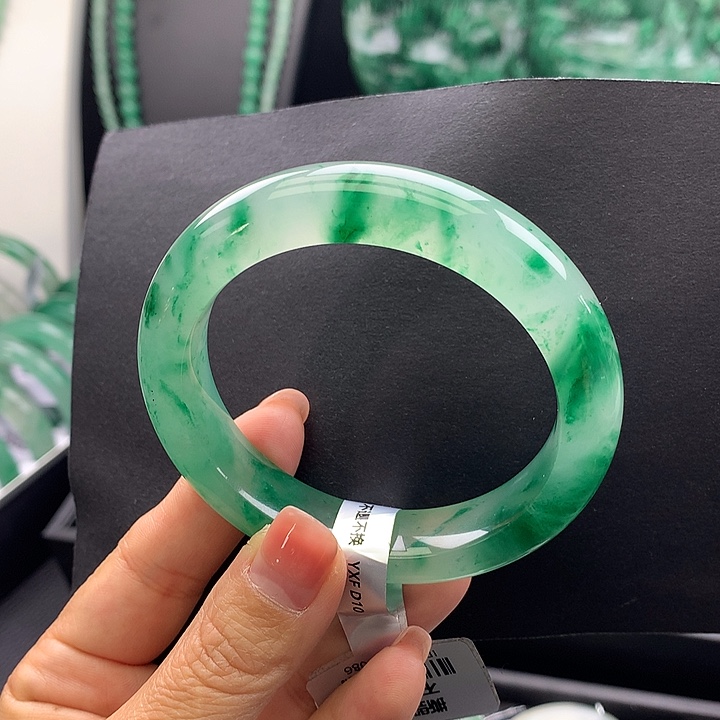 石英质玉未镶嵌手镯