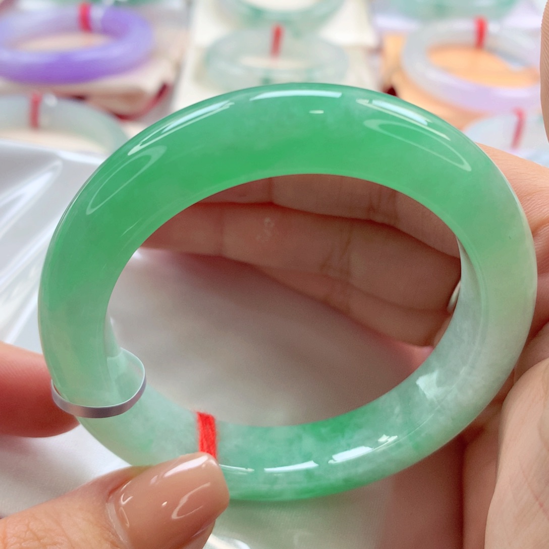 翡翠手镯未镶嵌师妹满绿必收性价比