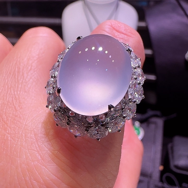 翡翠戒指18K金镶嵌缅甸翡翠a货大鸽子蛋戒指