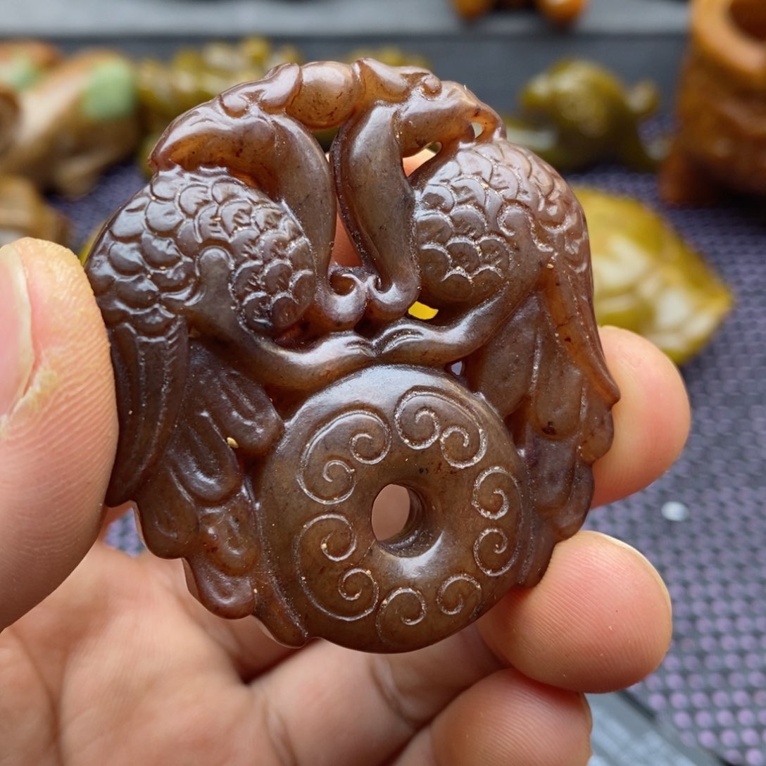 蛇纹石玉颈饰未镶嵌