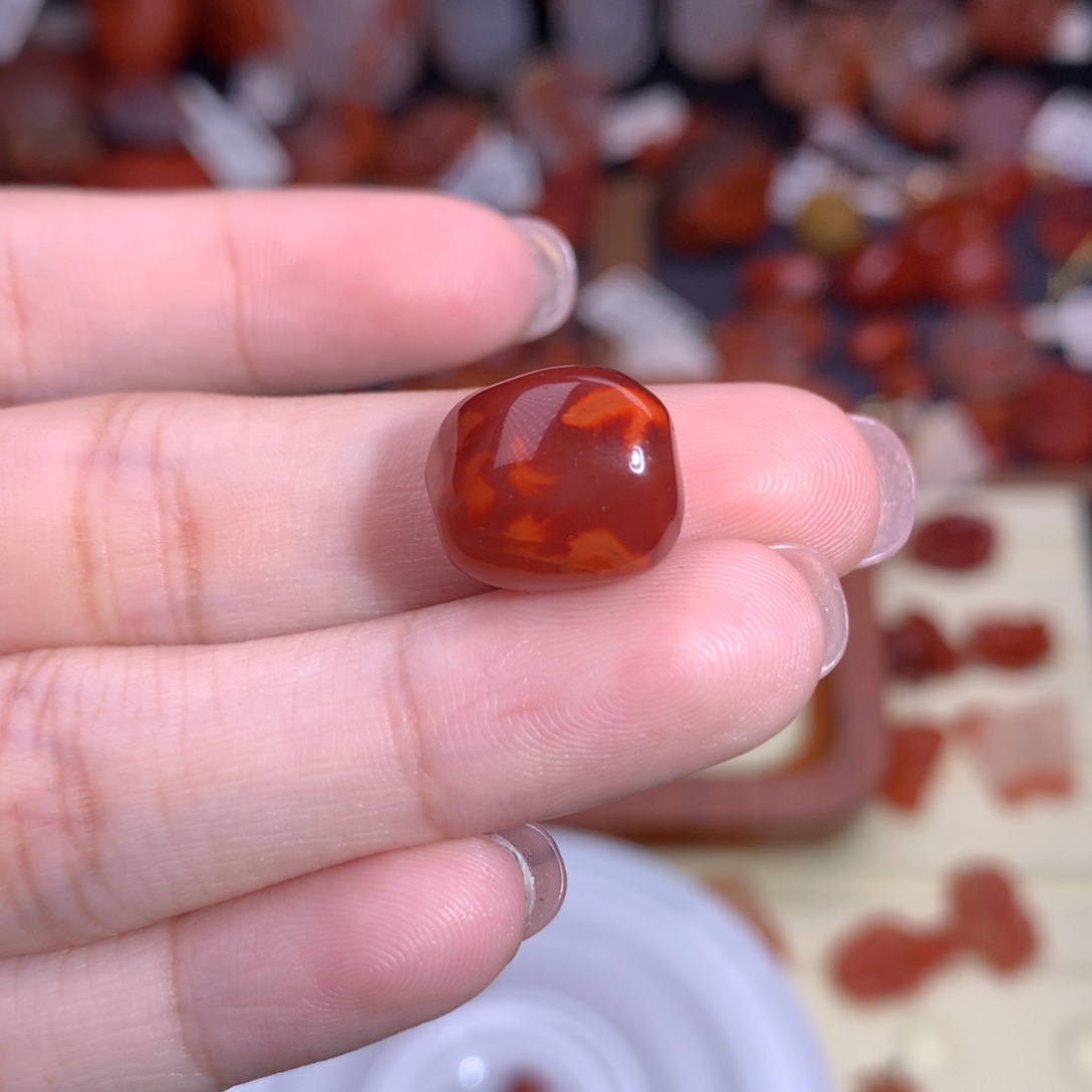 米***多南红玛瑙未镶嵌珠宝半成品随行