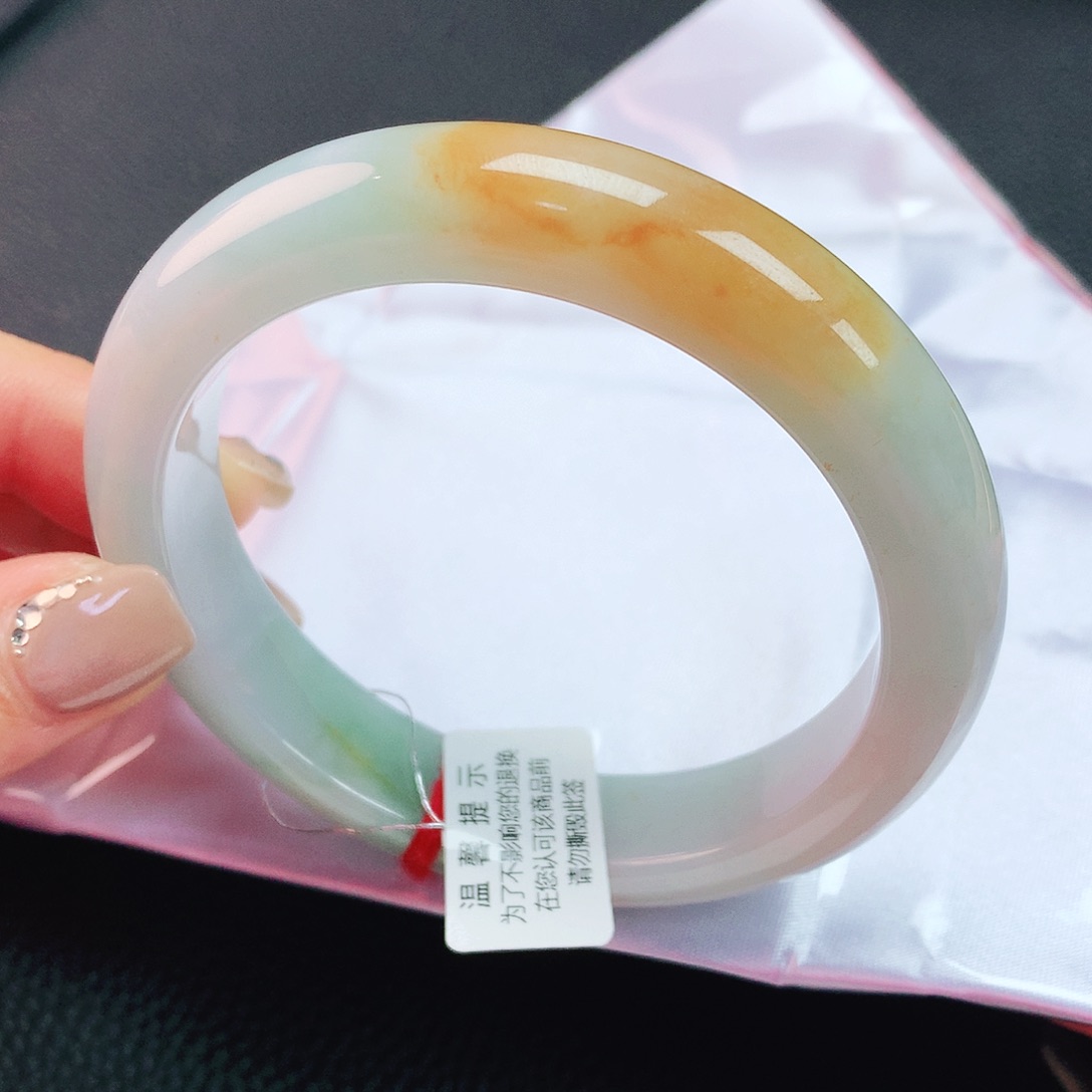 翡翠手镯未镶嵌62圈