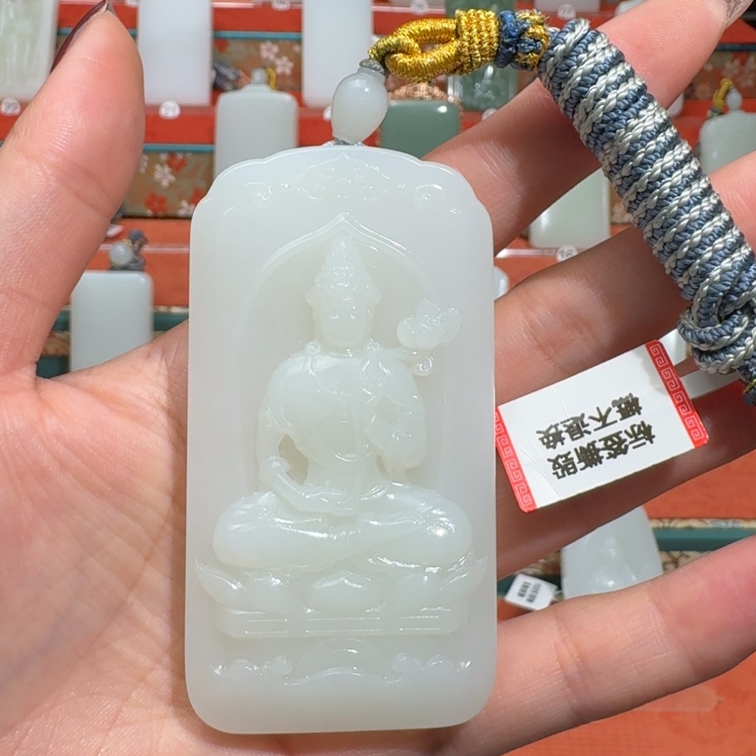 孤***影和田玉未镶嵌颈饰