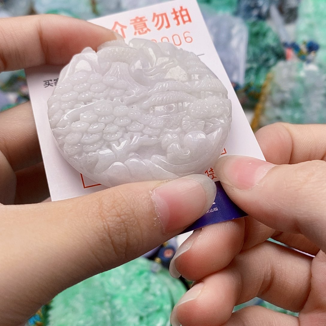 吊坠(不含链)未镶嵌翡翠